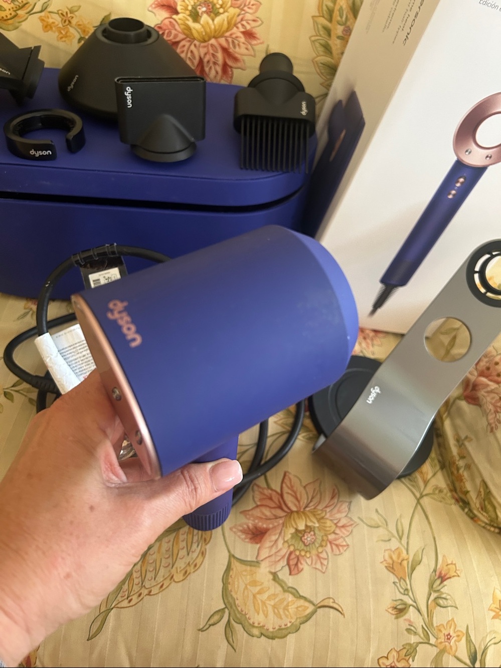DYSON SuperSonic Bundle - Picture 3 of 12